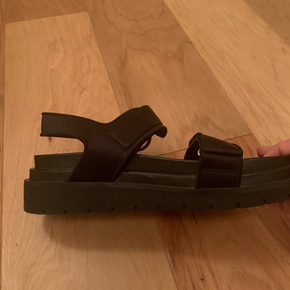 Zara Black Platform Sandels 7.5 - Picture 5 of 9